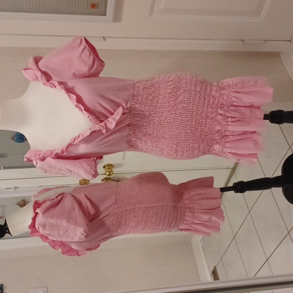 4/$60 Pink Ruffled Fitted Dress - Size Medium
